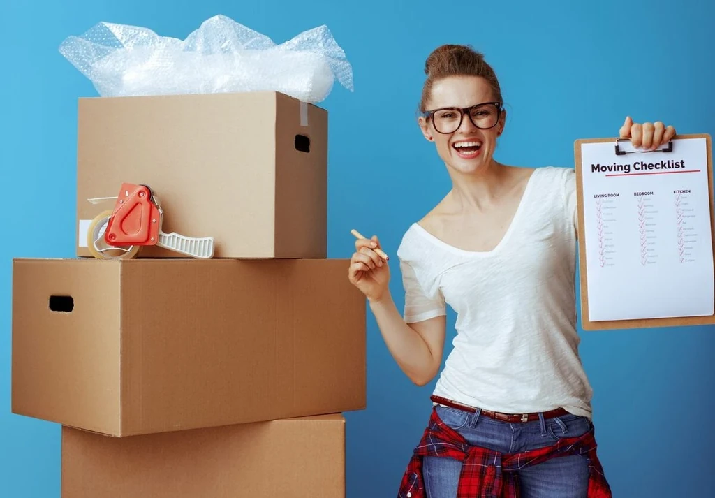 Featured image for Moving Day Checklist and Self Storage Tips To Stay Organized While Packing