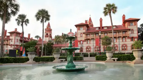 A picture of a fountain on the Flagler College campus in Northeast Florida.